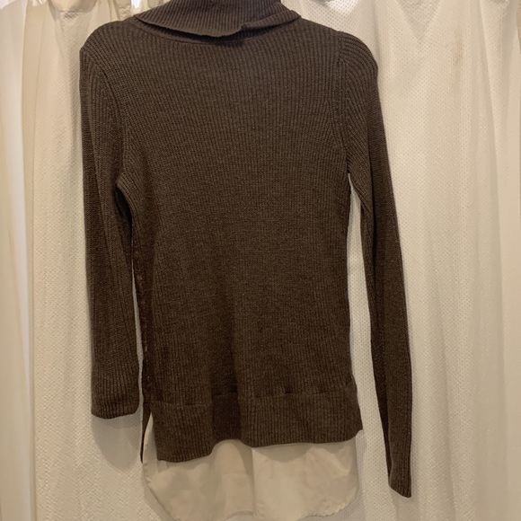 Women’s size Small EUC turtleneck sweater with blouse underlay. Simply Vera - Picture 4 of 5